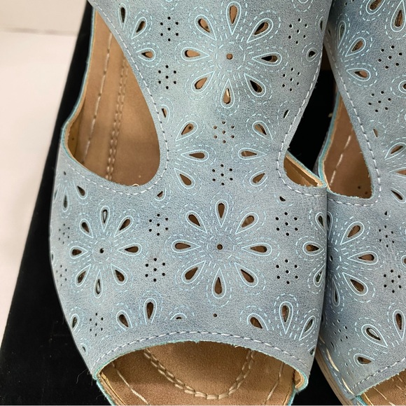 Good Choice Shoes Bandi Floral Cutout Slingback Block Heel Sandals Blue 7W - Picture 6 of 12